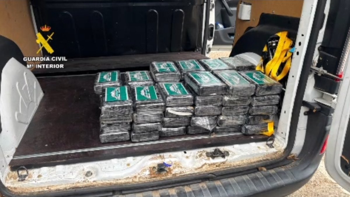 Intervenidos 55 kilogramos de cocaína ocultos en el doble fondo de una furgoneta en Candasnos