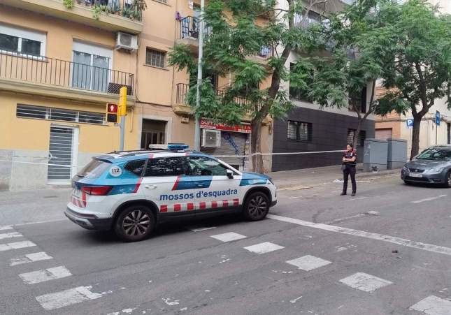 Investigan la muerte violenta de un hombre en Barcelona: ¿agredido por su expareja y su nueva pareja?