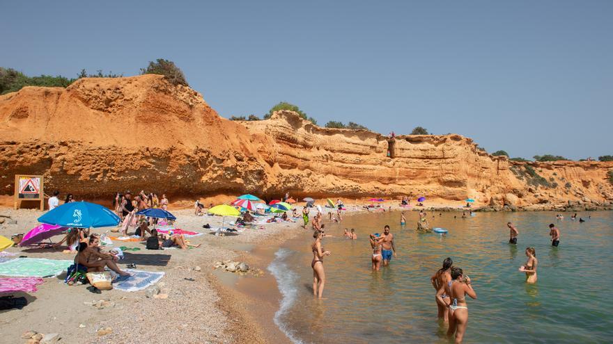 Herido grave un joven de 27 años tras caer desde 17 metros en una cala de Ibiza