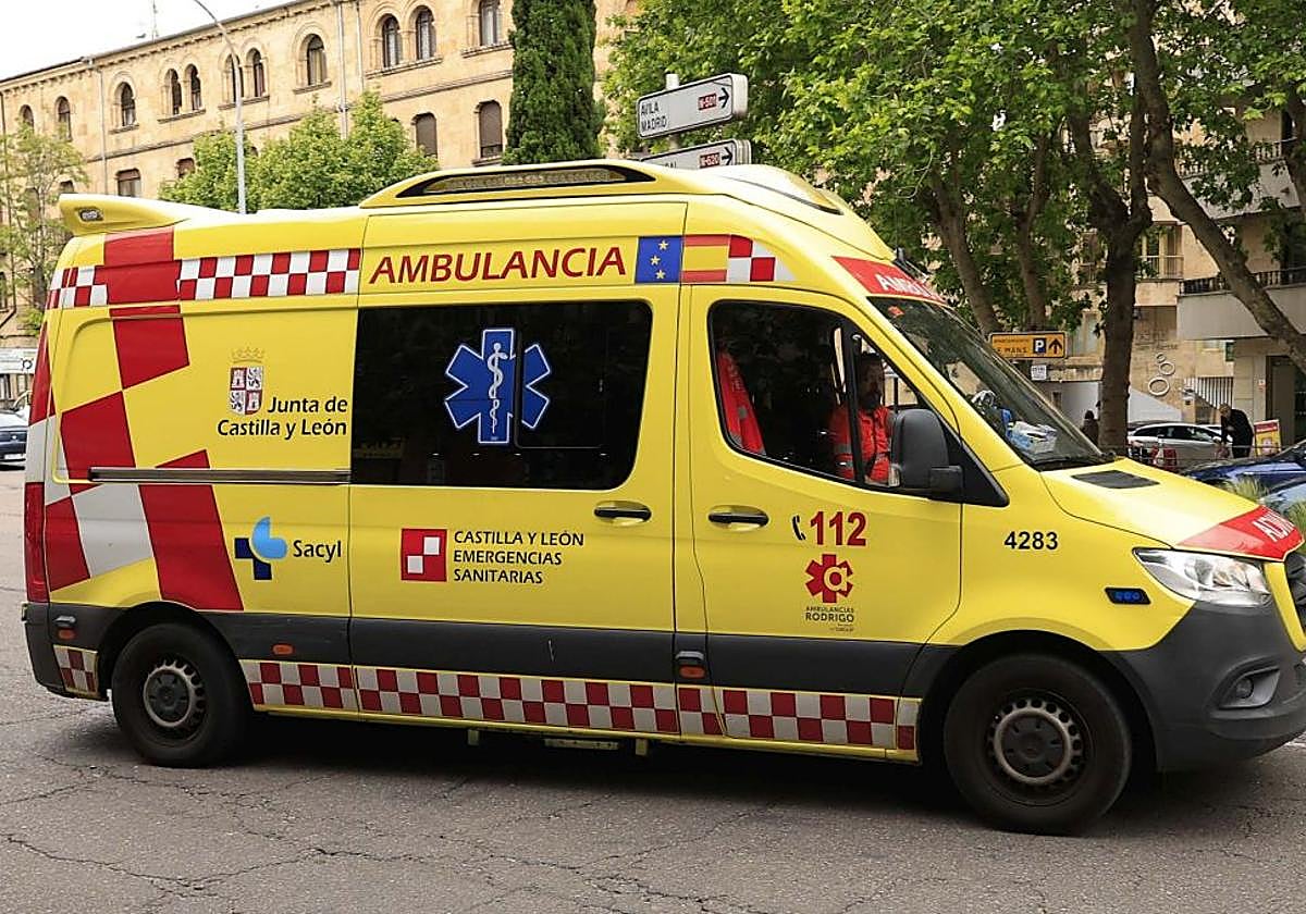 Un joven de 20 años, atrapado tras salirse de la carretera en un pueblo de Salamanca