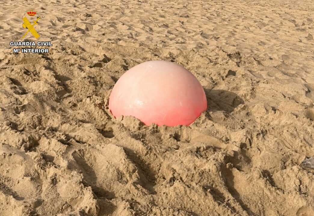 La Guardia Civil auxilia a un menor herido en la playa de Doñana