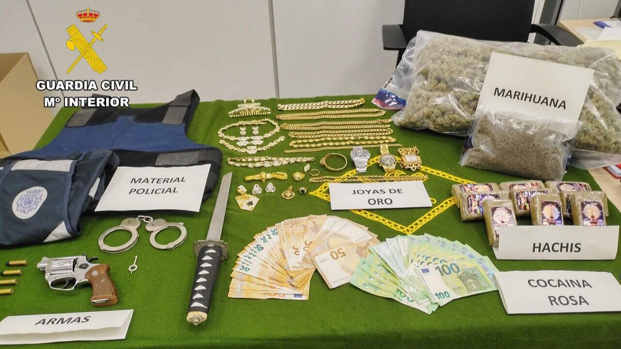 Tres hombres se llevan 7.000 euros y un coche tras atracar un comercio de Cartagena