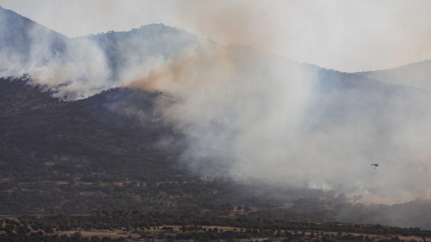Regresan a sus casas los vecinos que fueron evacuados por el incendio de Segovia