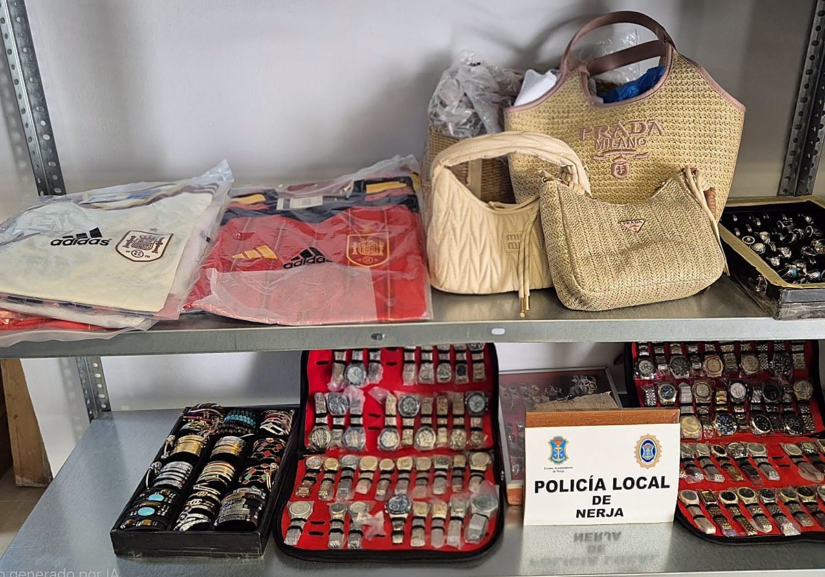Nerja retira más de mil productos falsificados en los operativos contra la venta ilegal