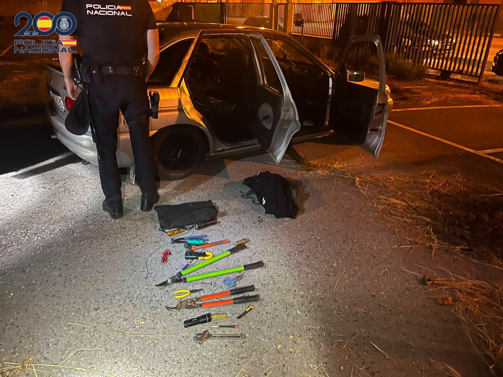 Detenidas dos personas tras ser sorprendidas robando cable de cobre en una nave de La Portalada