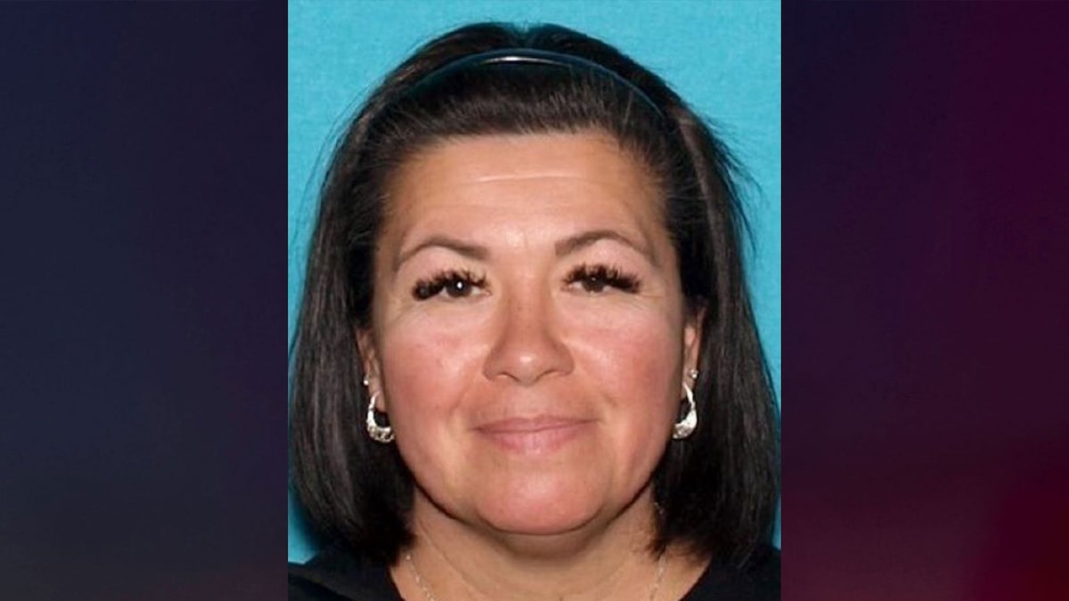 Calif. woman convicted of killing husband in 2000 fatally stabbed second spouse last year, fled to Mexico
