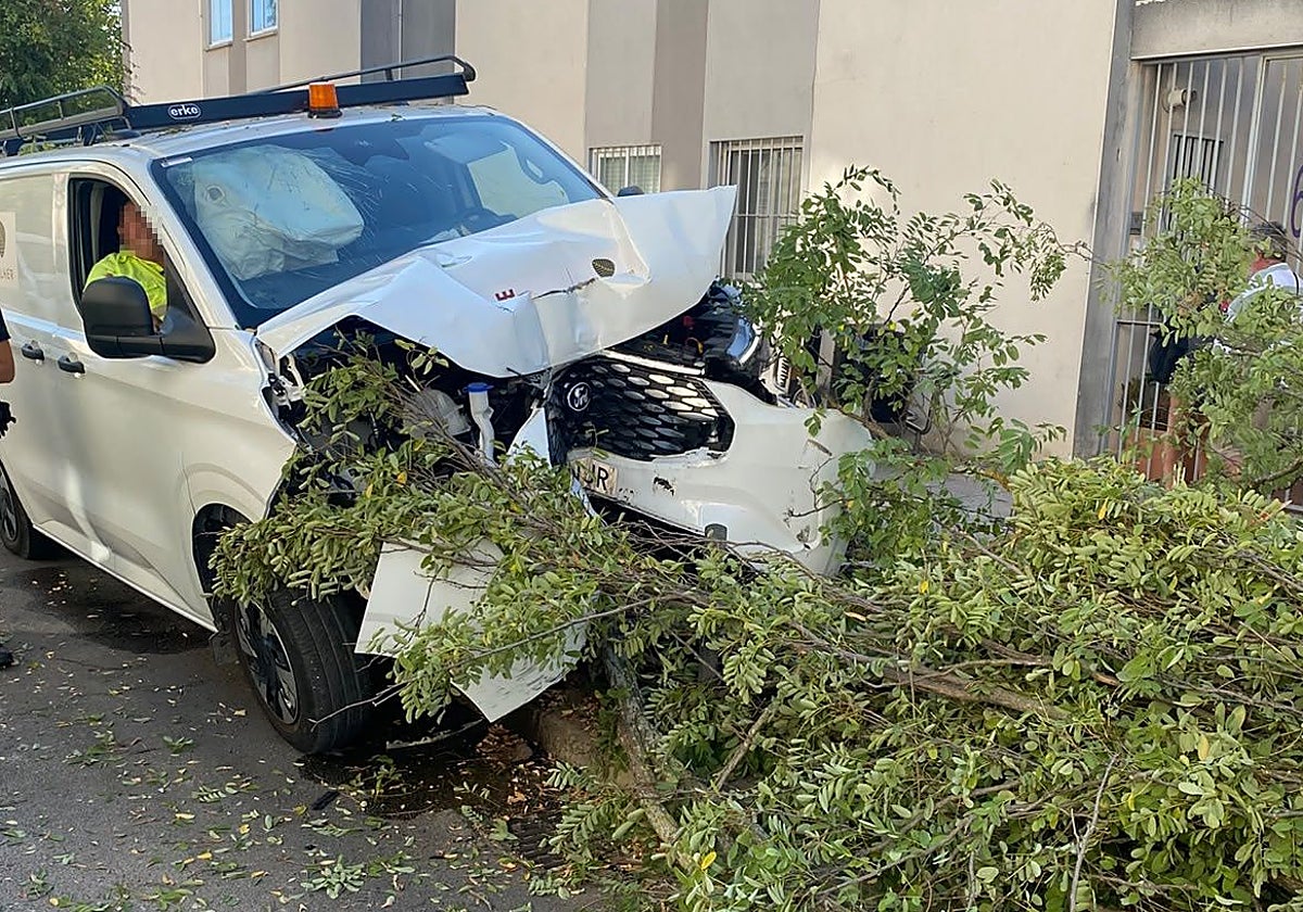 Operario de empresa de parques y jardines en Cáceres trasladado al hospital tras accidente en el barrio de San Blas