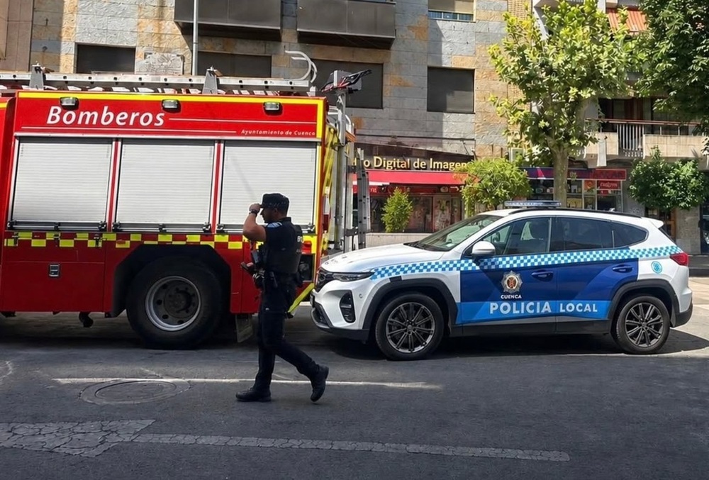 Evacúan de su domicilio a una persona con movilidad reducida