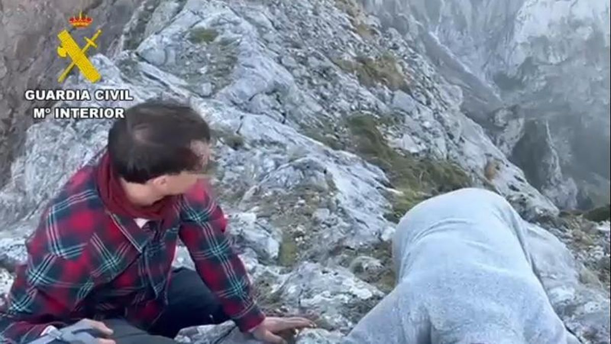 Rescatados cuatro montañeros enriscados en la ruta de acceso al refugio de Collado Jermoso.