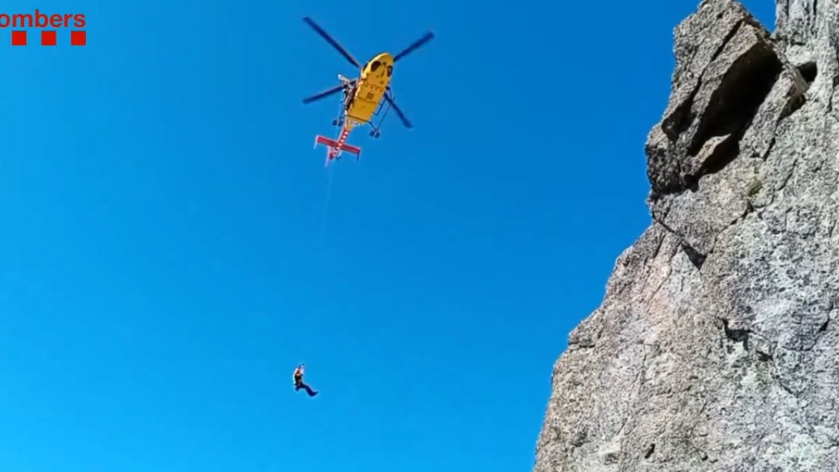 Rescatan en helicóptero a un joven que se perdió haciendo senderismo en Alins
