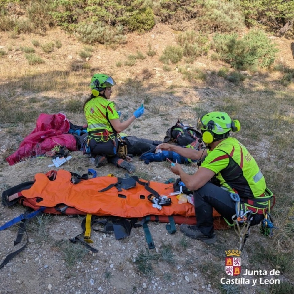 Rescatan a un parapentista herido en La Pinilla