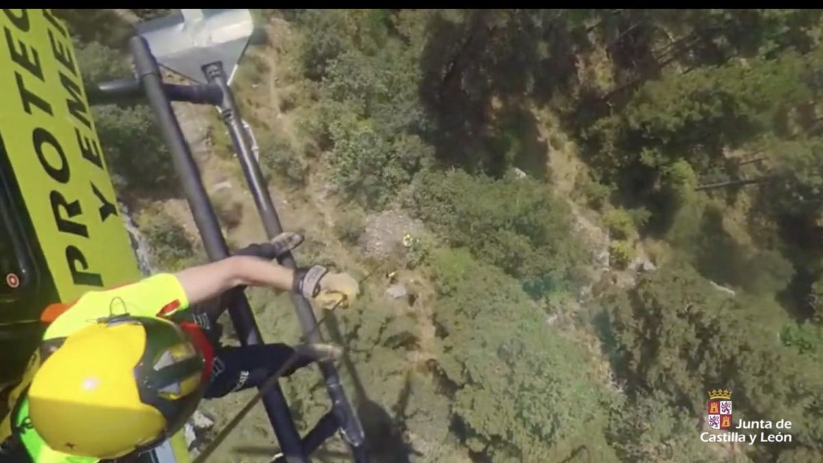 Rescatan en helicóptero a una montañera herida en una ruta de La Pola de Gordón.