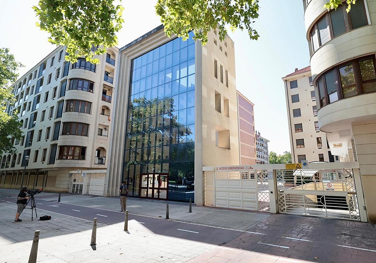 Muere ahogado un hombre de 64 años en una piscina comunitaria de Logroño