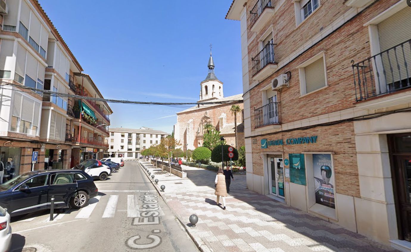 Fallece un hombre aplastado por la furgoneta que estaba reparando en la vía pública en Daimiel