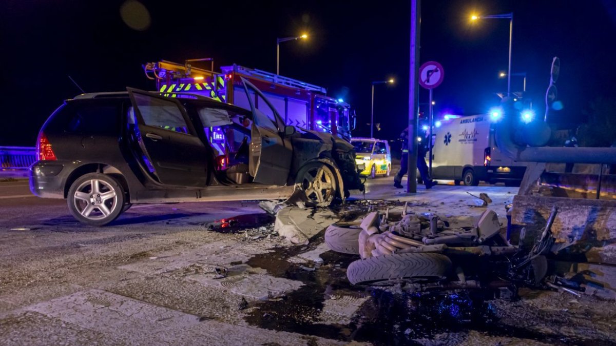Trágico accidente en Lleida: Joven motorista fallece al colisionar con un coche en el puente de Pardinyes