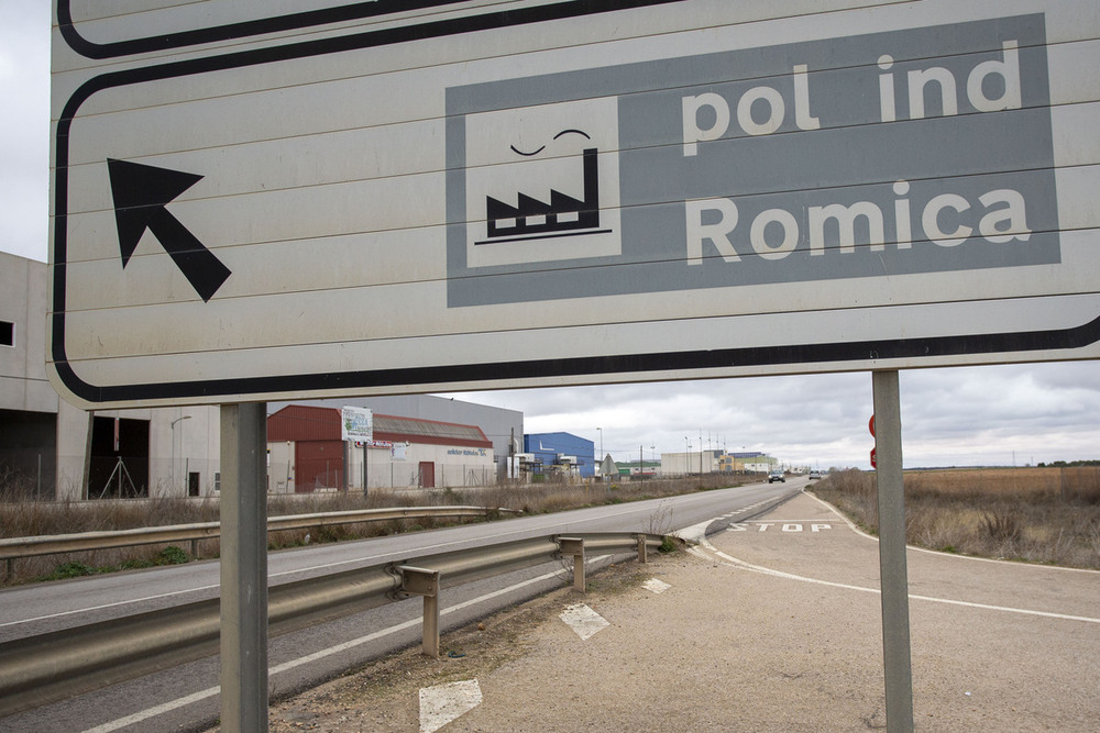 Un incendio en una nave de Romica causa daños materiales