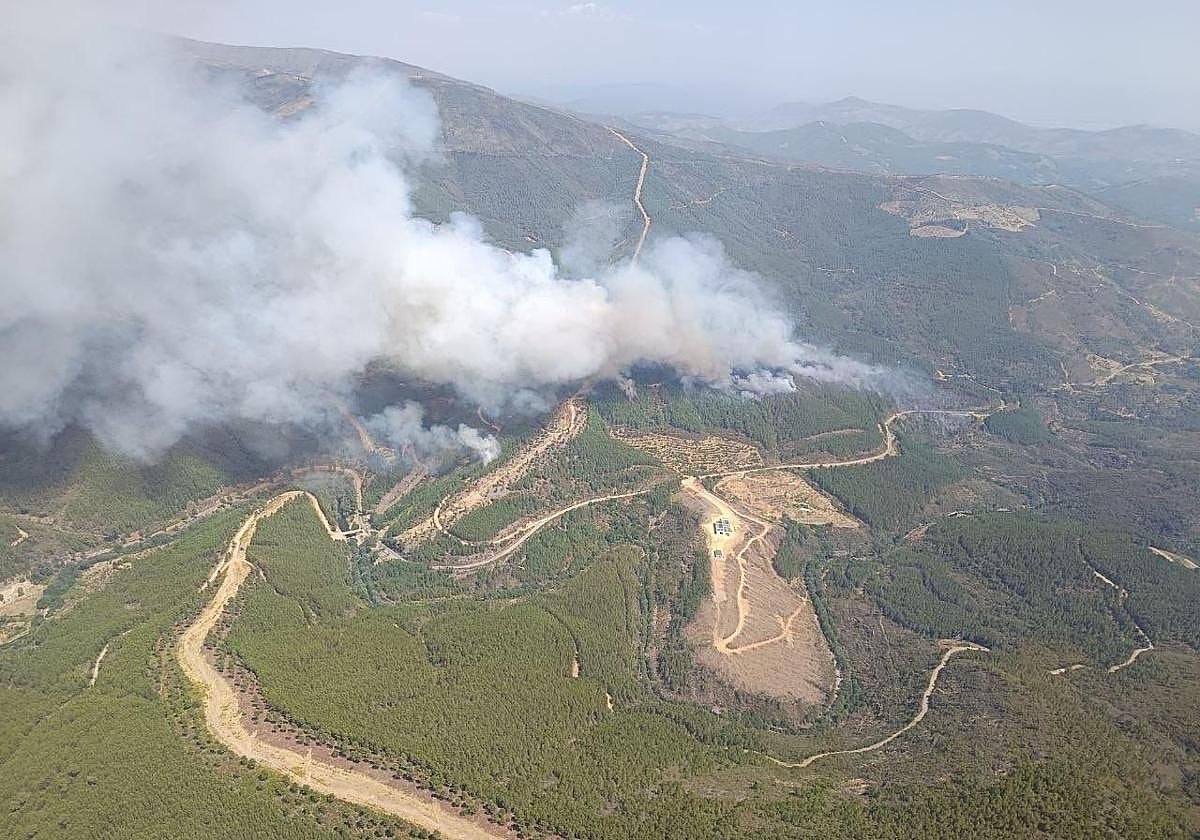 Incendios forestales: El Infocaex sube a nivel 2 por el incendio en Las Hurdes y se elevan a 600 las personas evacuadas de ocho alquerías