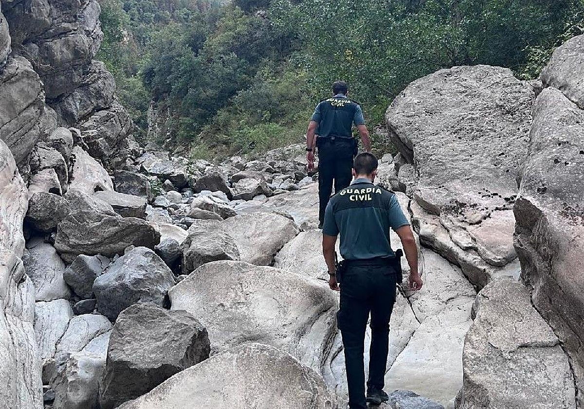 La Guardia Civil de La Rioja rescata a tres excursionistas perdidos en el Cañón del Río Leza