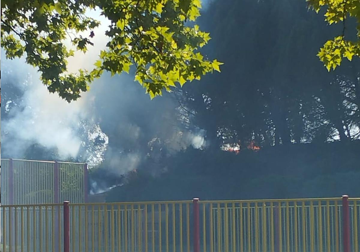 Un incendio en el casco urbano vuelve a encender las alarmas en Burgos