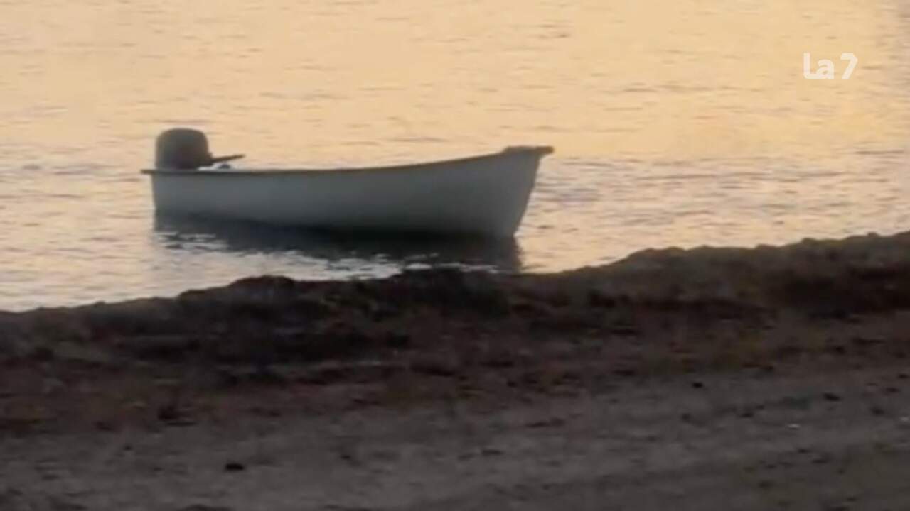 La Guardia Civil detiene a siete inmigrantes de una patera en Águilas