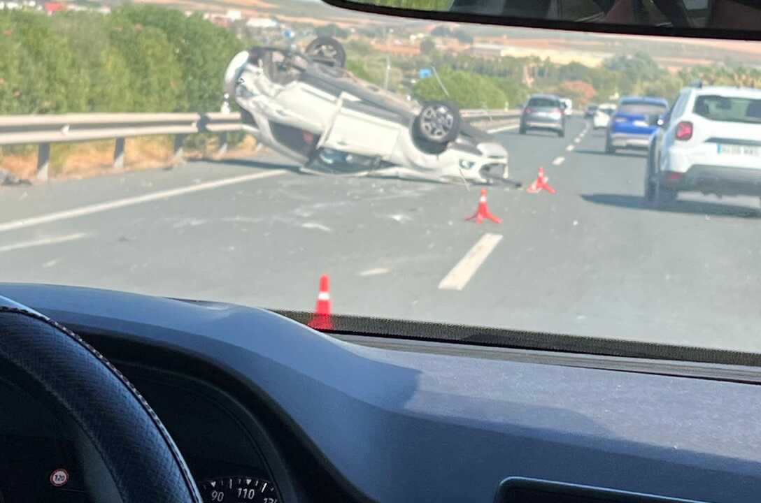 Atención: Un accidente con varios coches implicados provoca una importante retención en la A-49