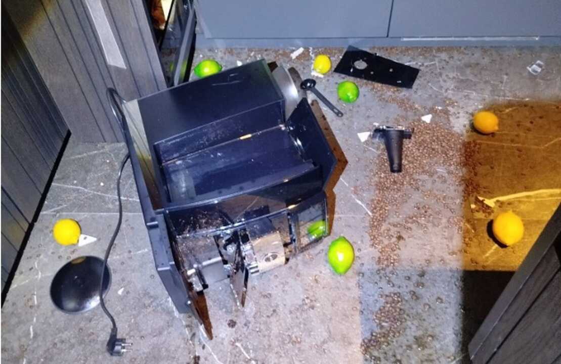 Detenida por causar graves destrozos en la casa de su expareja, al que encontró con otra mujer