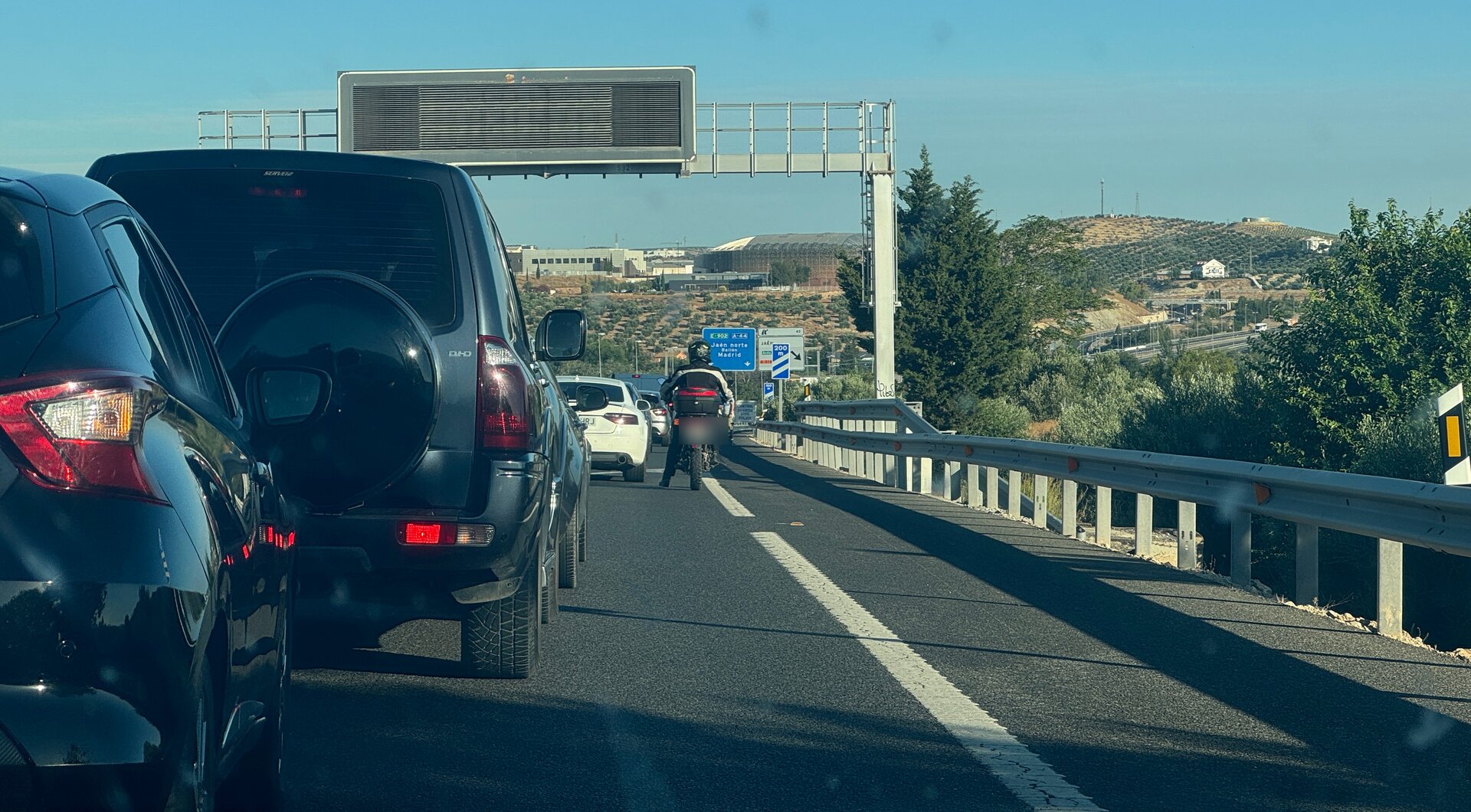 Accidente de camión en la A-44 provoca retenciones en Jaén: Emergencias 112 confirma el suceso en el kilómetro 41, sentido Granada