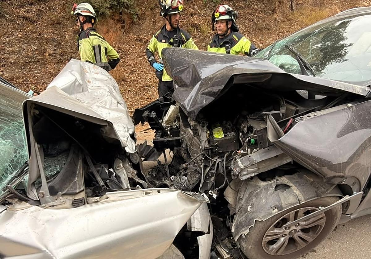 Sucesos Málaga: Cinco heridos en una colisión frontal entre dos turismos en Casares