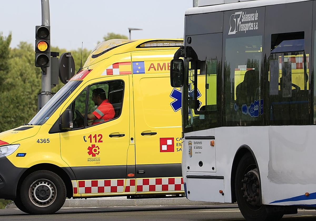 Herido un varón de 60 años tras una colisión entre un camión y un coche en un pueblo de Salamanca