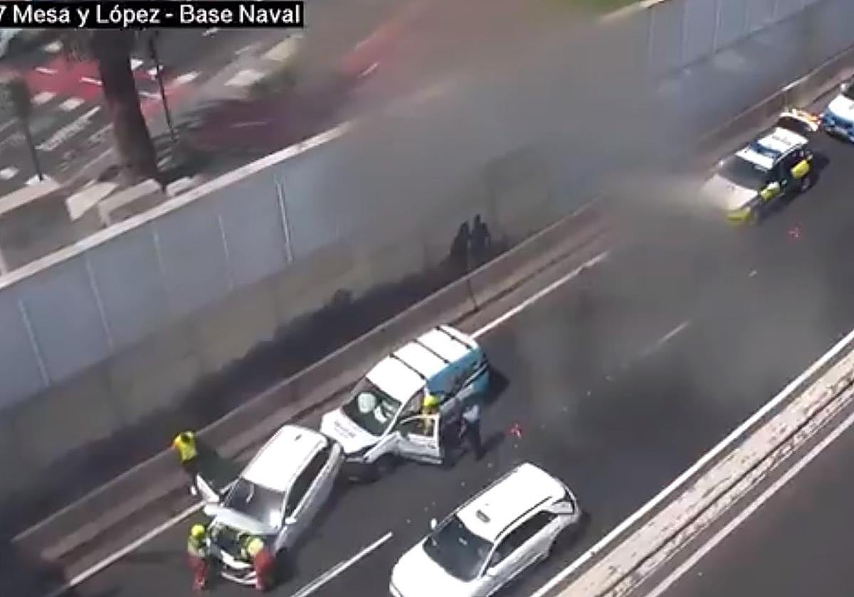 Paciencia en la carretera: retenciones en la GC-1 por un accidente con tres vehículos y dos heridos