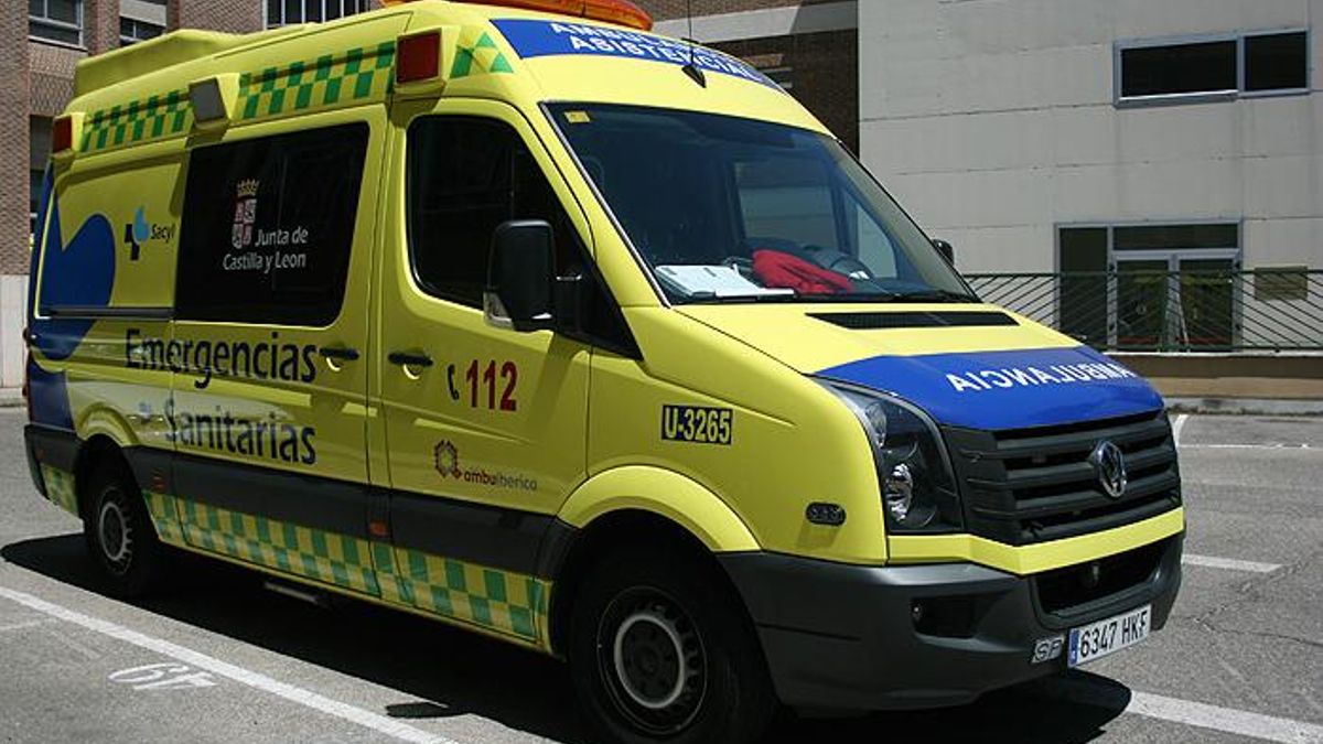 Accidente en Ponferrada: un turismo choca contra una casa y deja herida a una mujer de 60 años