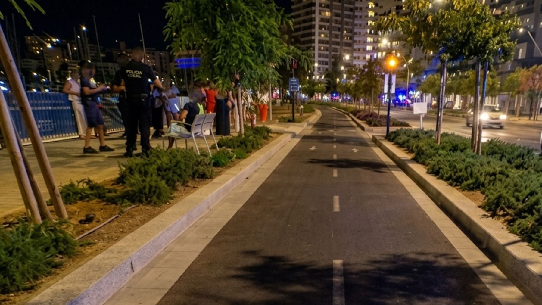 Un menor ebrio arrolla con su bicicleta al conductor de un patinete en el Paseo Marítimo de Palma y le lesiona un pie