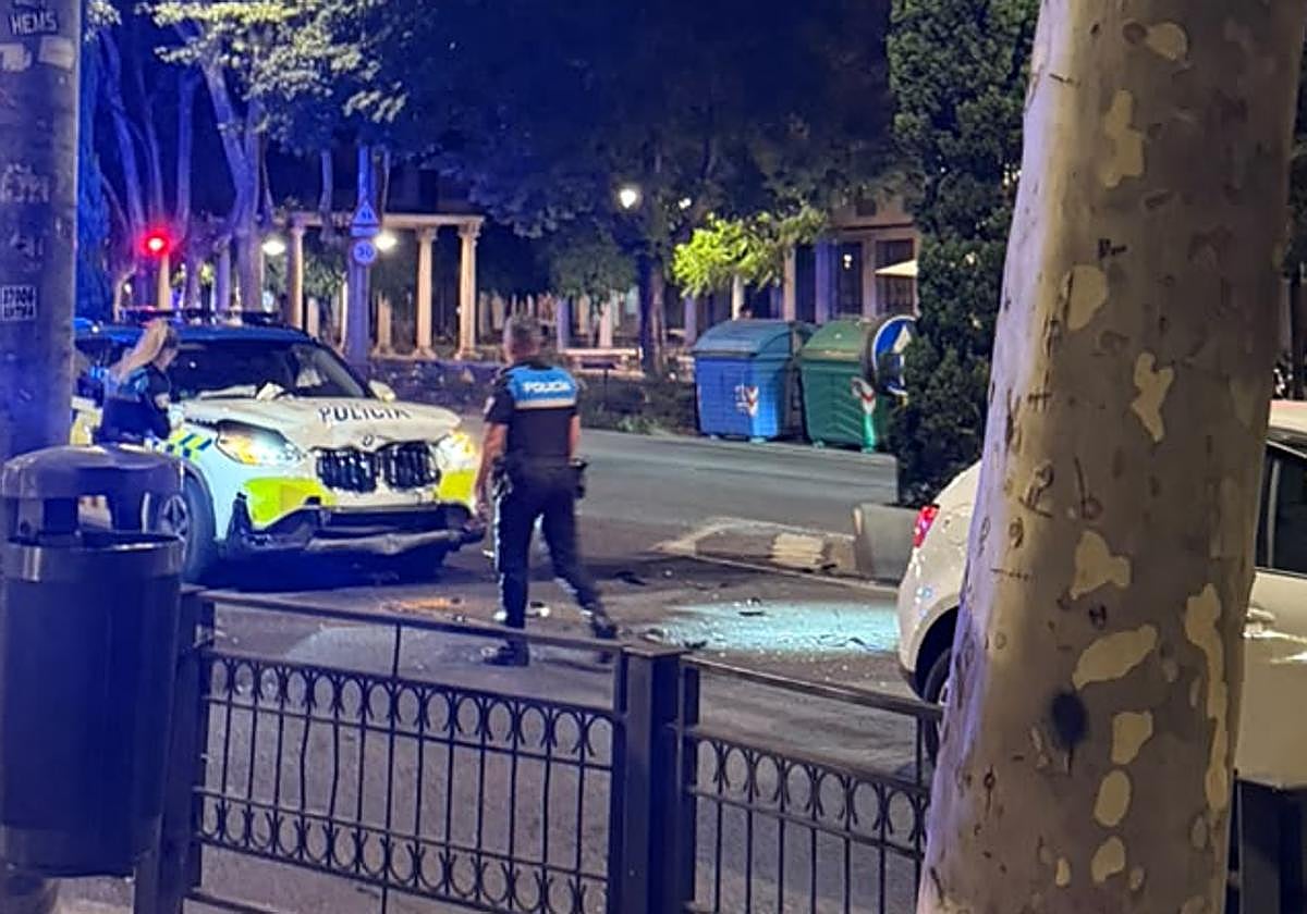 Aparatoso accidente entre un turismo y un coche de Policía Local en pleno centro de Salamanca