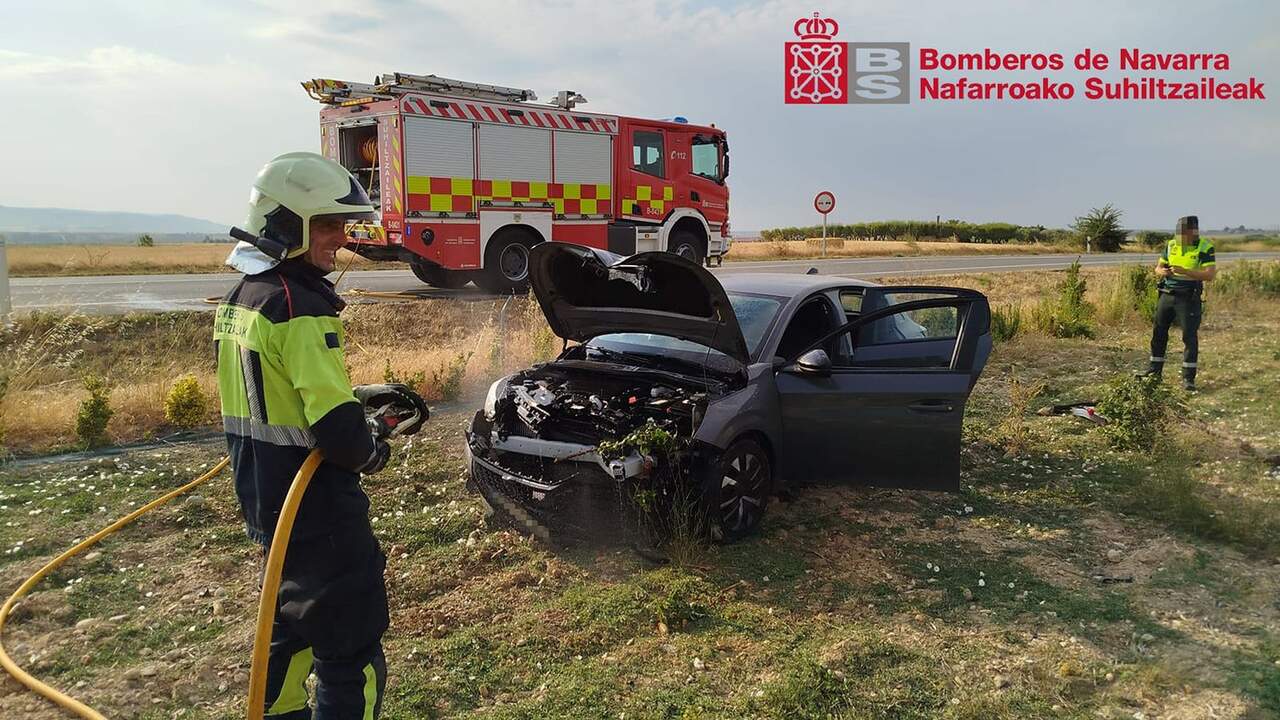 Un hombre de 35 años herido tras salirse de la carretera en un aparatoso accidente en un pueblo de Navarra
