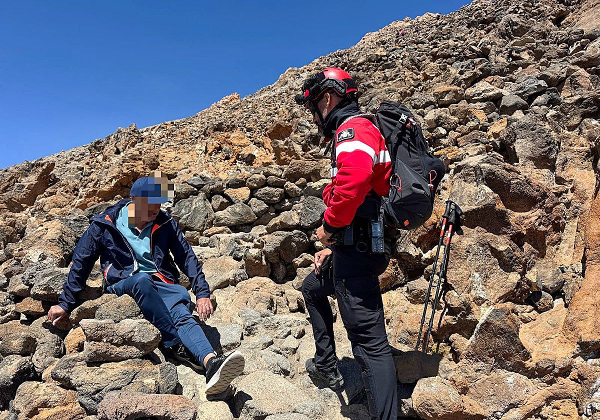 Rescatado un senderista tras sufrir un accidente en el Teide