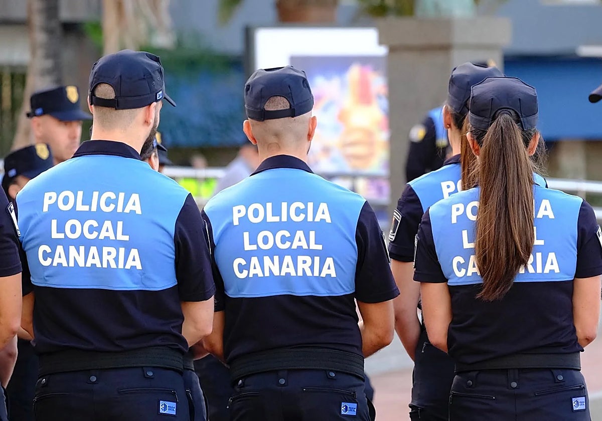 Agentes de la Policía Local de Santa Lucía de Tirajana salvan a bebé en riesgo de atragantamiento