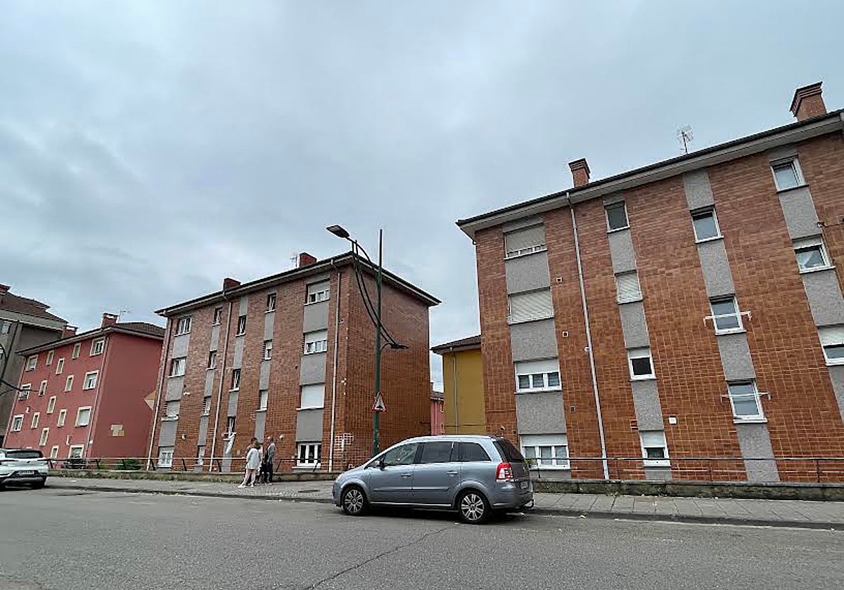 Un altercado entre vecinos acaba con dos heridos por un ataque con un punzón en La Felguera
