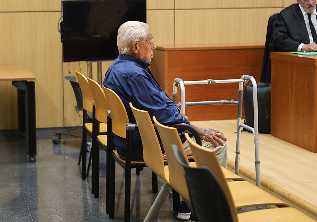 Anciano de 87 años condenado por abusos sexuales a cinco nietos evita prisión tras acuerdo judicial