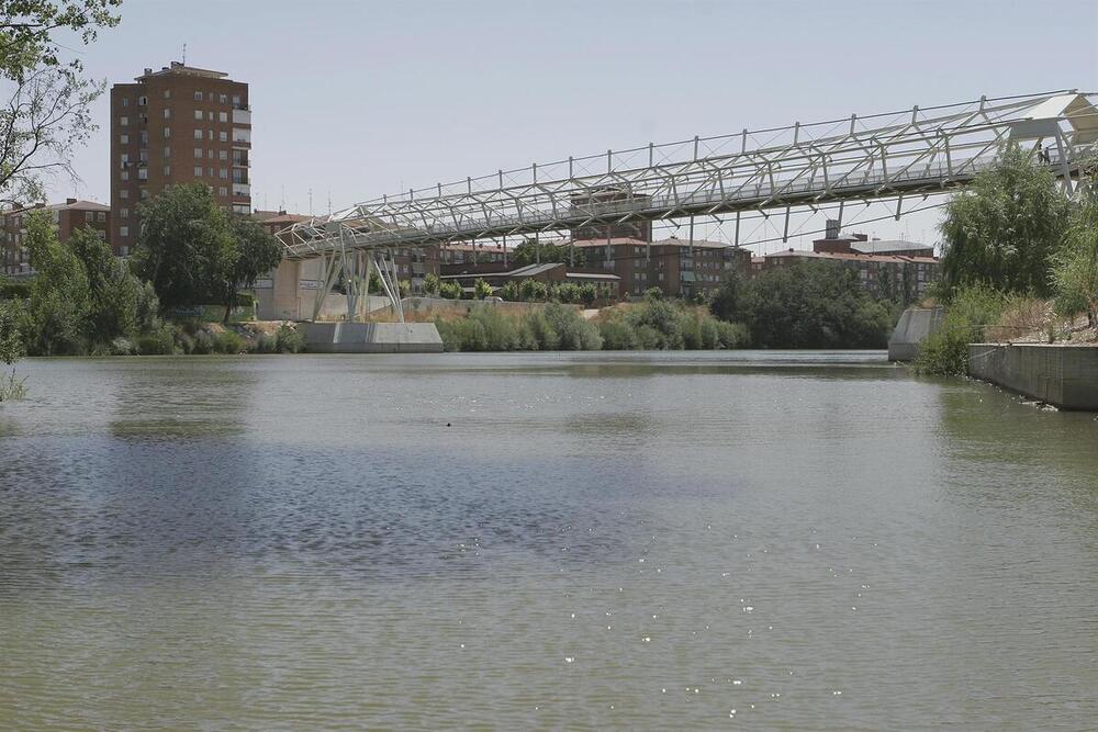 Rescatan a un hombre tras caerse al río Pisuerga