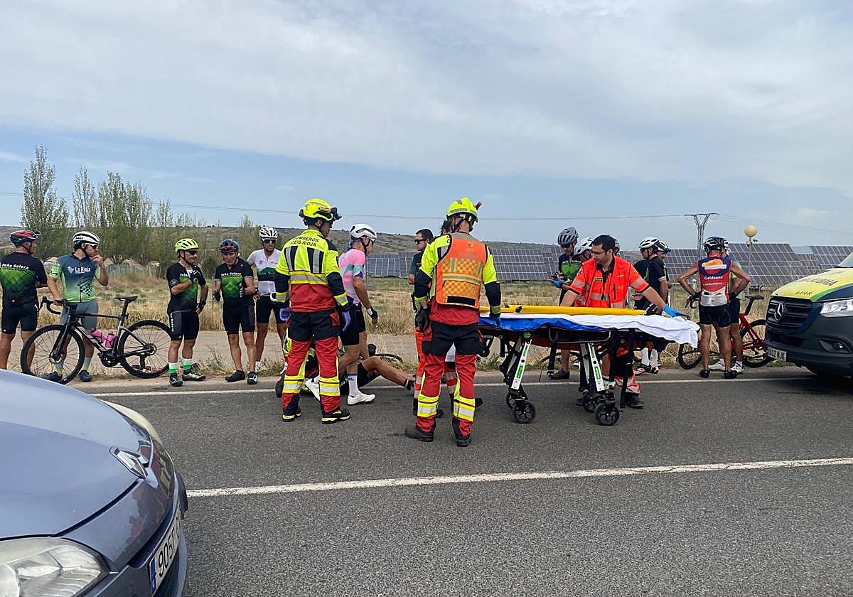 Trasladado al San Pedro un ciclista tras caerse cuando circulaba en grupo por la LR-113, en Uruñuela