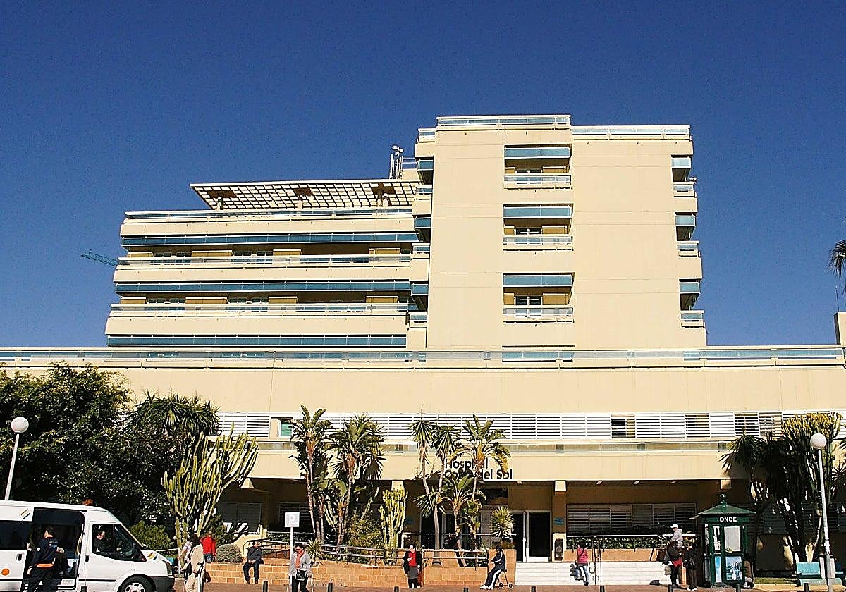 Dos heridos en un choque frontal entre dos turismos en la A-7 en Estepona
