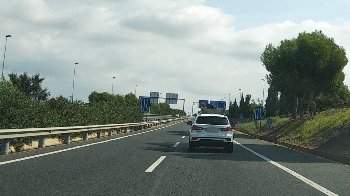 Una conductora èbria xoca contra una tanca a Alforja i es localitzada pels Mossos a Reus