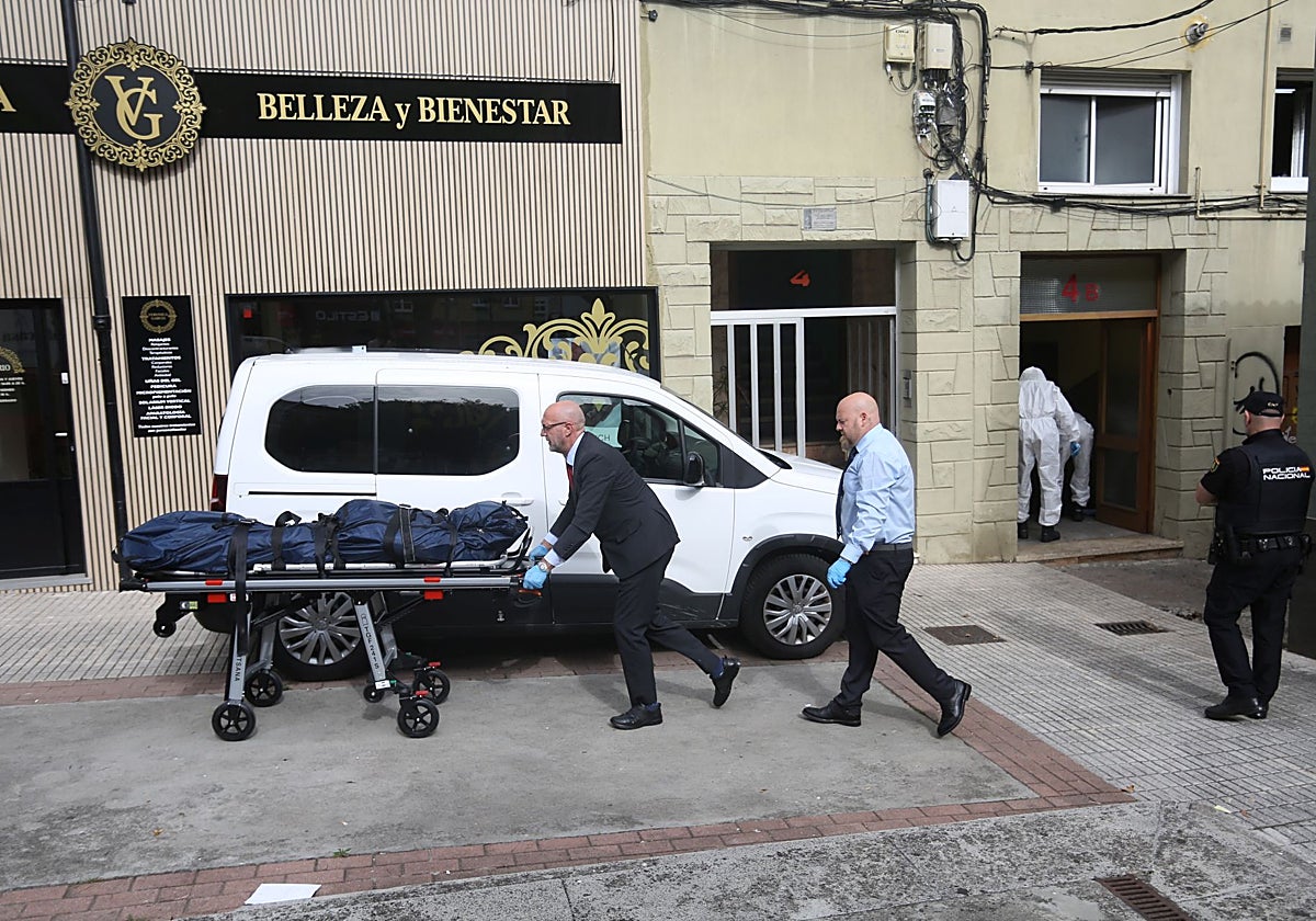 La Policía registra el hotel de Gijón en el que se alojó la pareja acusa del homicidio de Oviedo