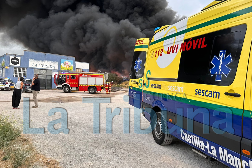 El fuego de Mobec queda controlado tras una noche de trabajo