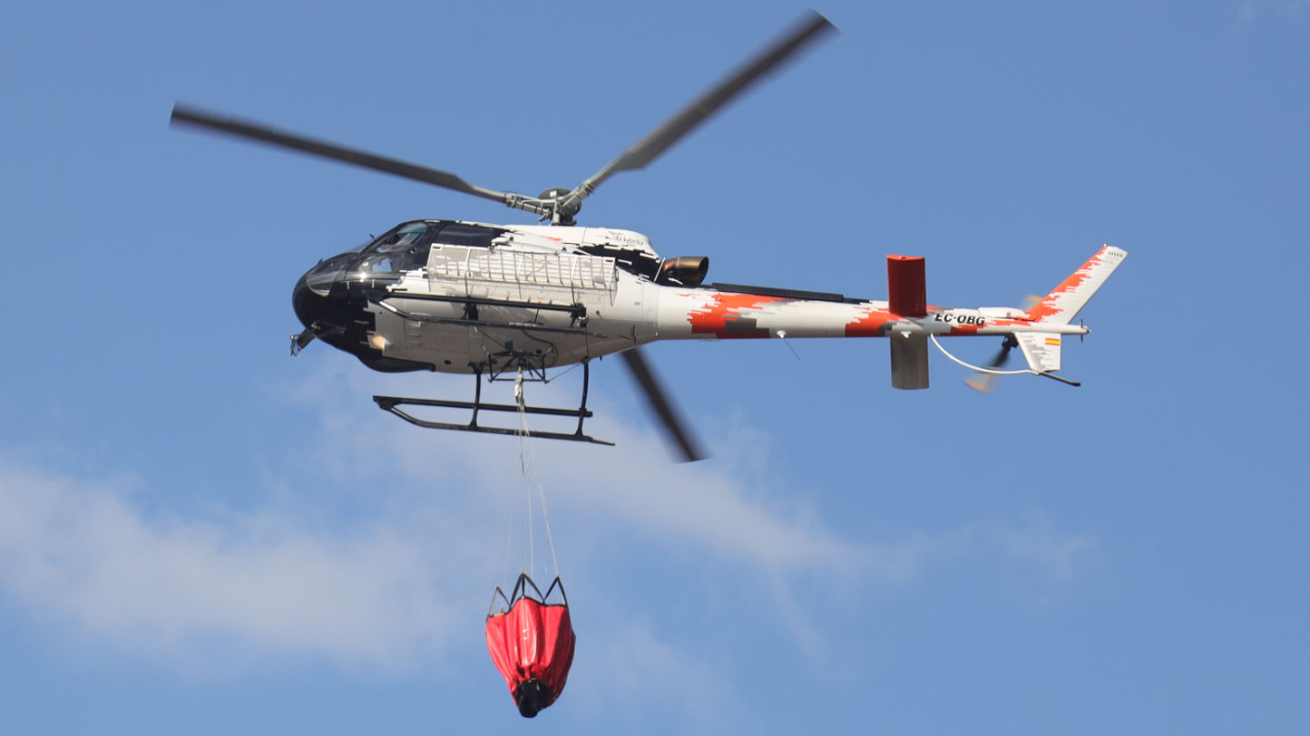 Helicóptero en un incendio
