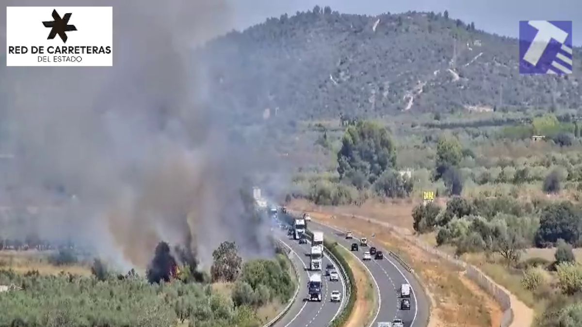 Cortado un carril de la AP-7 en Ulldecona por un incendio