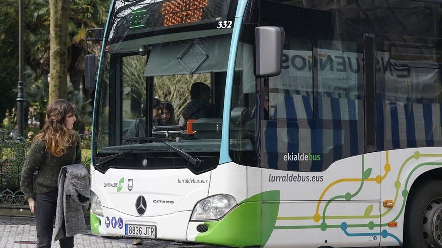 LAB denuncia la agresión a un conductor de Ekialdebus que fue golpeado por un viajero por no poder pagar con Visa