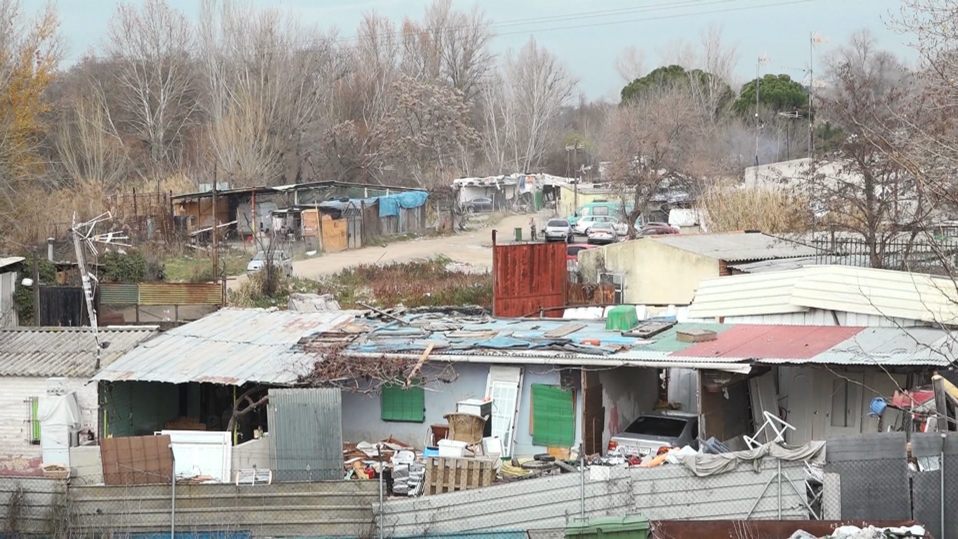 Desalojan un asentamiento de infraviviendas en la calle Villaamil