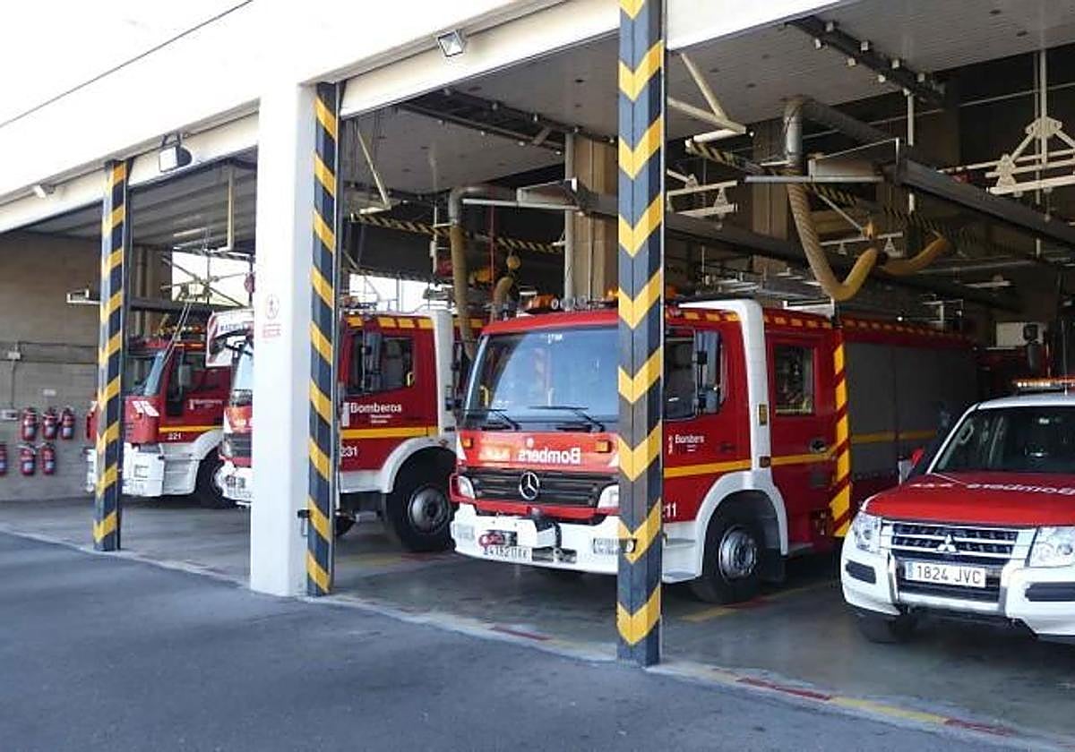 Desalojan a varios vecinos de un edificio de 16 plantas en Benidorm por el incendio de un noveno durante la madrugada