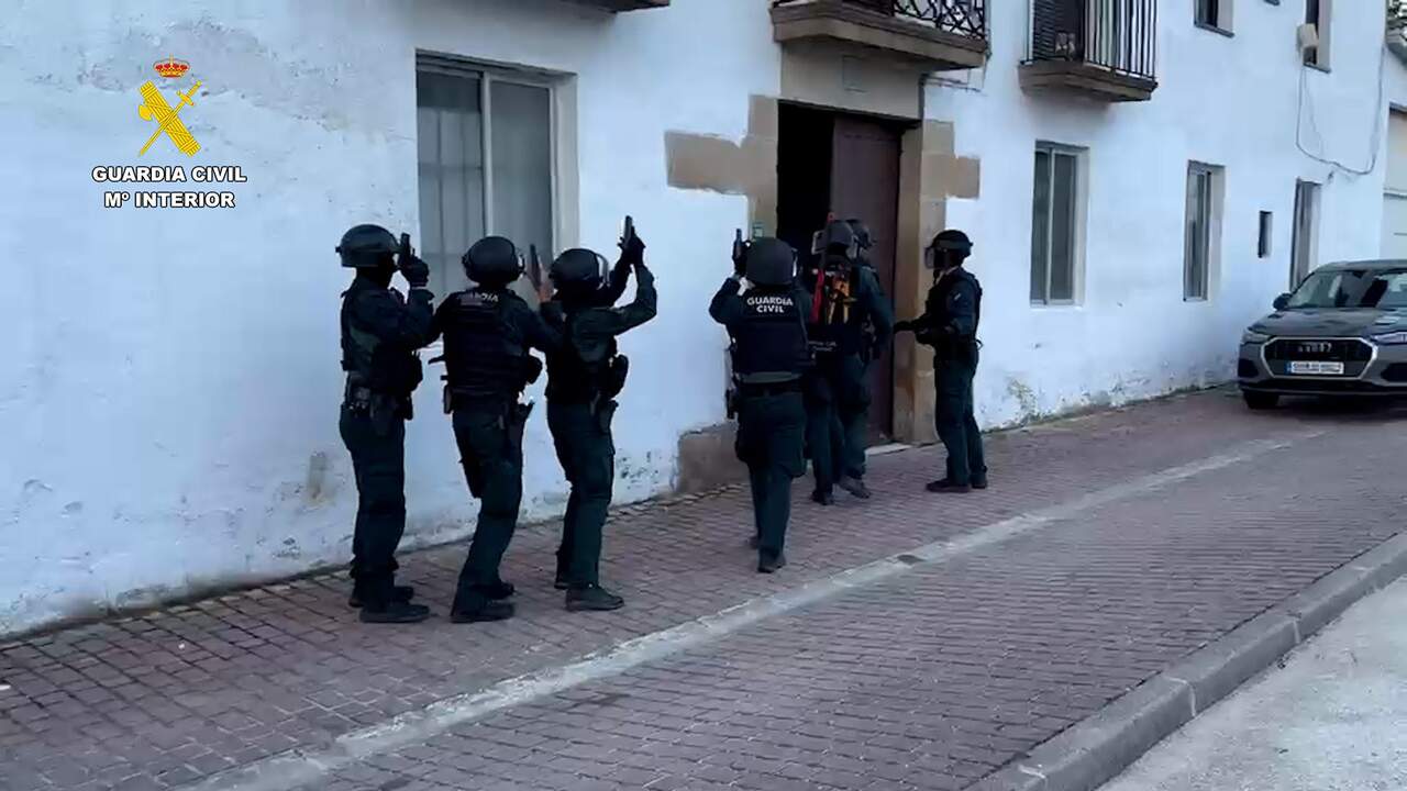 Prisión para cuatro integrantes de una red que manipulaba permisos de residencia y trabajo a cambio de dinero en Navarra
